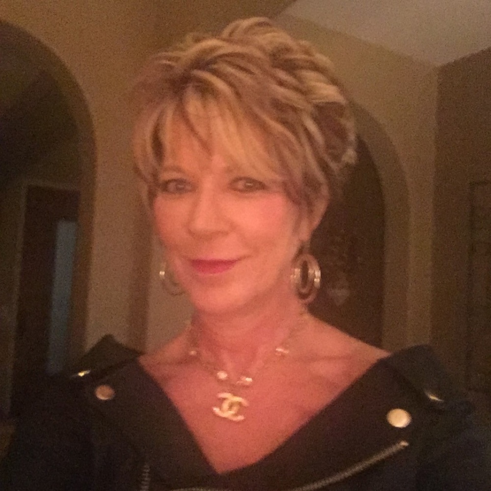 Meet your Posher, Lori